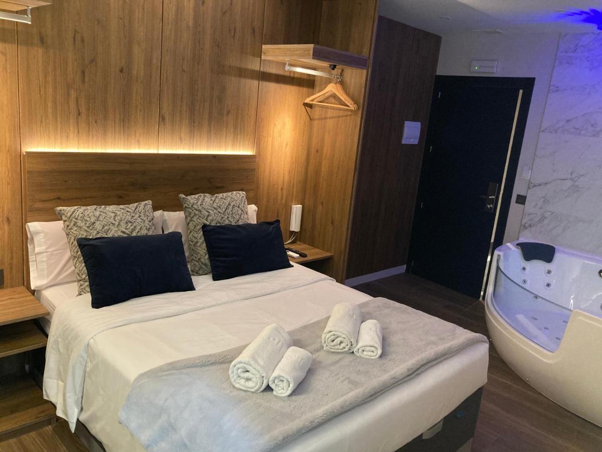 Daos Suites & Terrace ماربيا المظهر الخارجي الصورة
